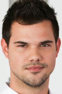 Тейлор Лотнер