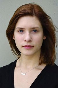Джулия Артамонов