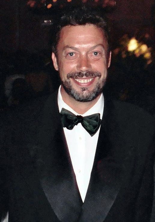 Тим Карри в 1995 году