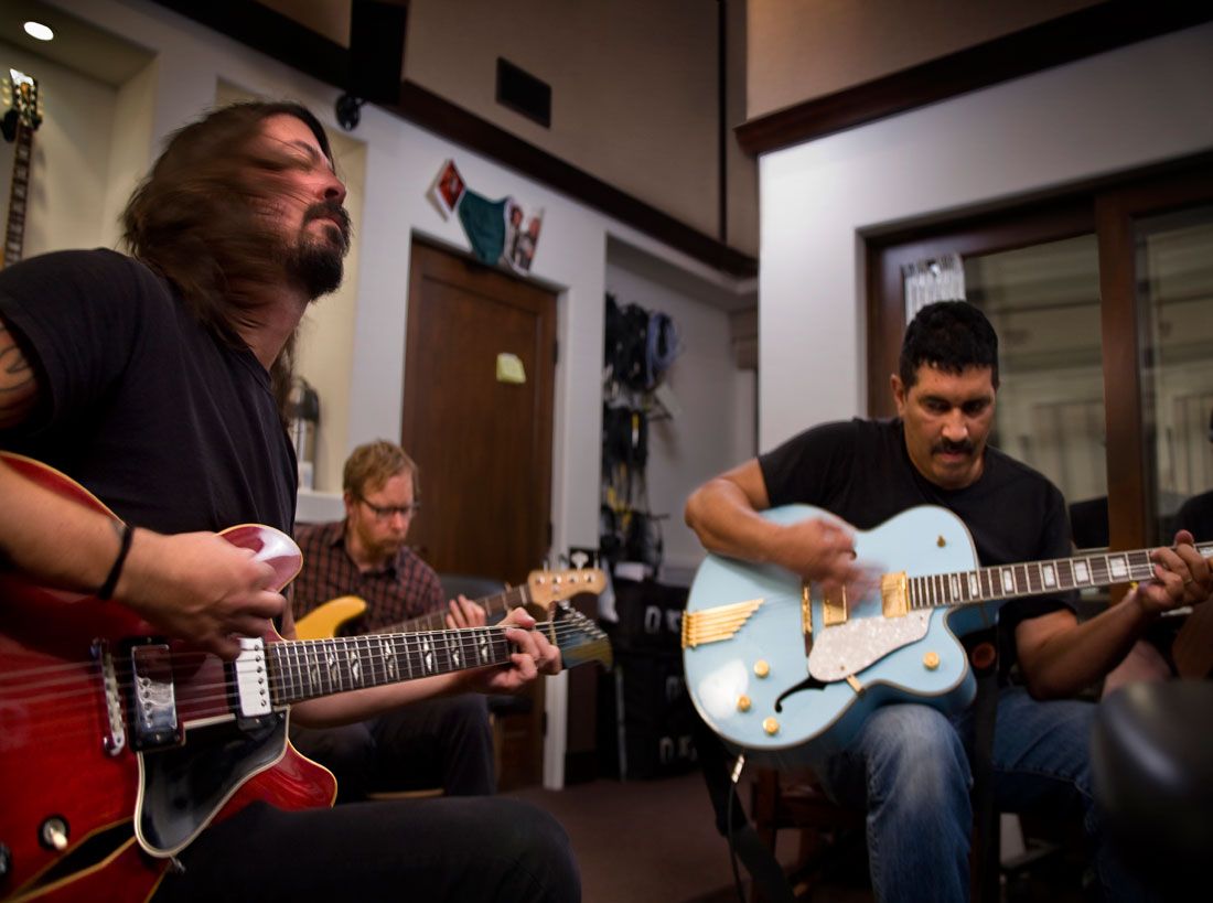 Кадр 3 из фильма Foo Fighters: Назад и обратно