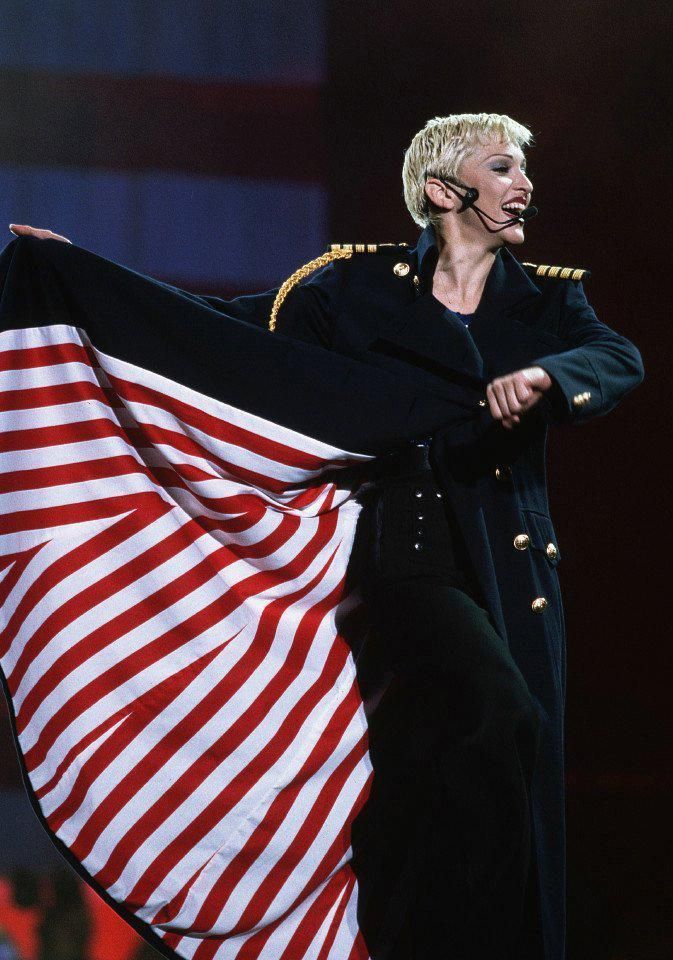 Кадр 4 из фильма Madonna — The Girlie Show (Live Down Under)