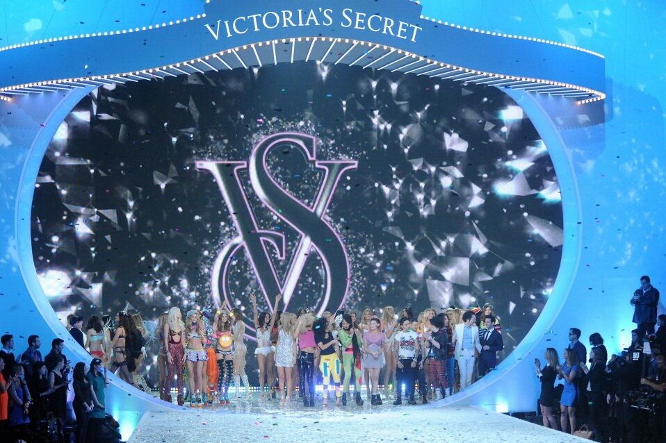 Кадр 10 из фильма Показ мод Victoria's Secret 2013
